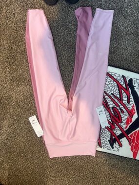 Women’s large nwt 7/8 high waisted alo leggings both